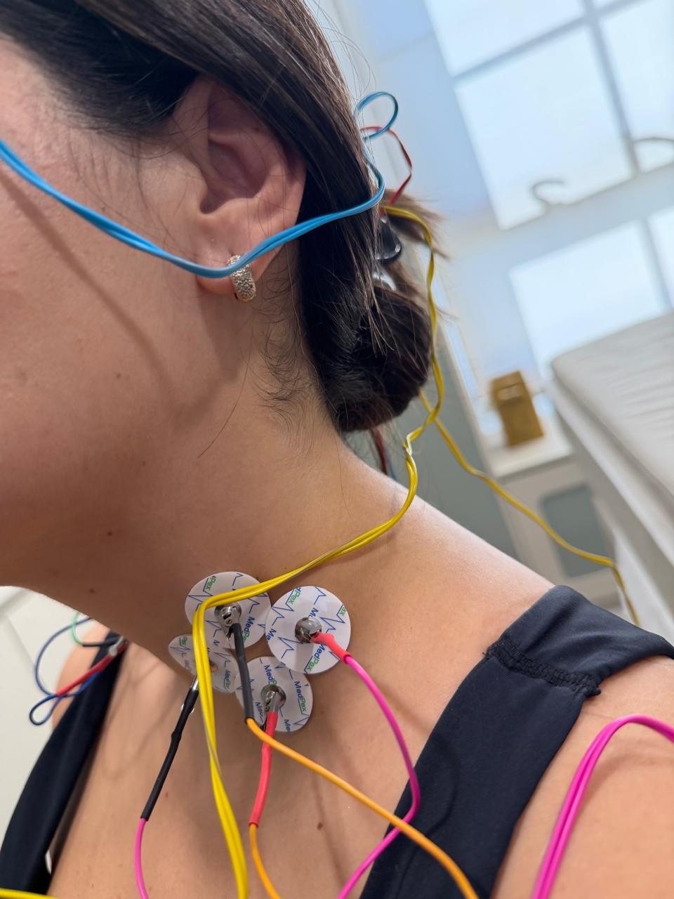 Eletrodos de neuromodulação periférica no pescoço